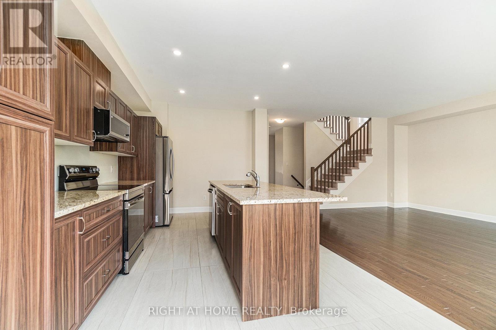 51 Robertson Lane, Carleton Place, Ontario  K7C 0R5 - Photo 12 - X12187623