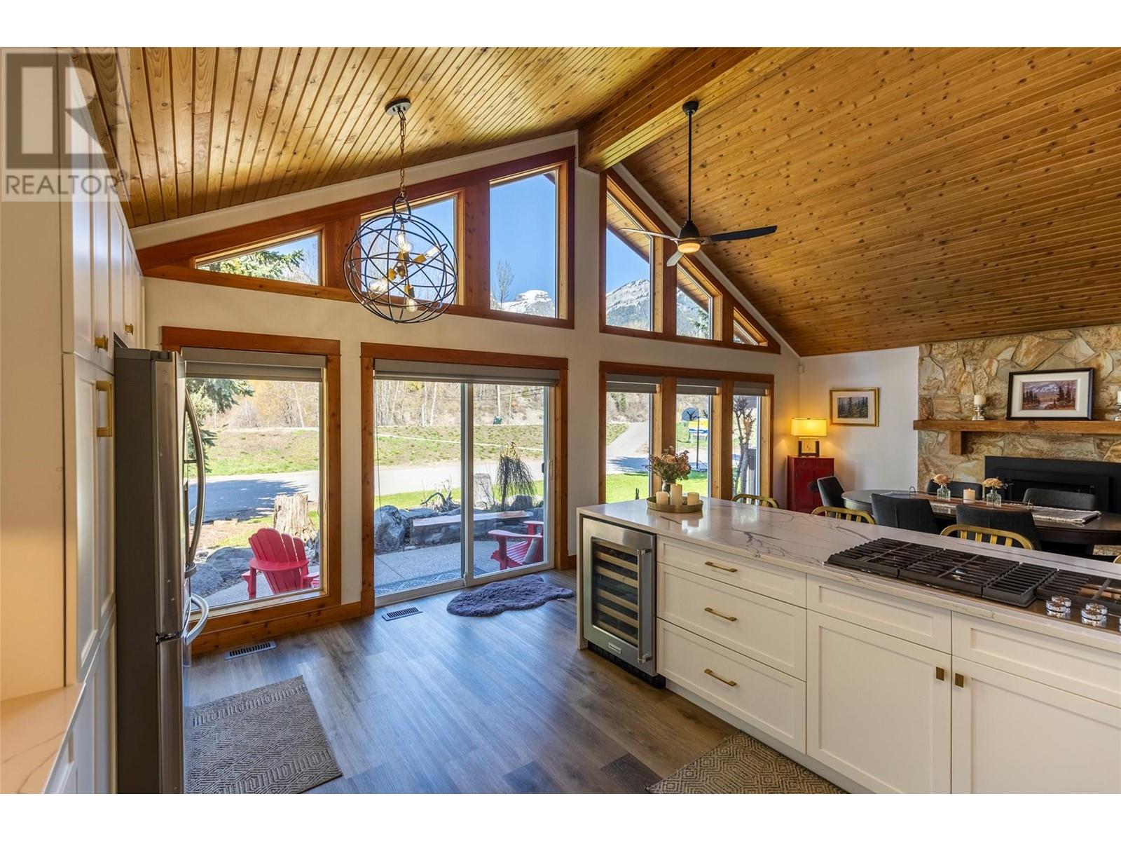 1562 12TH Avenue, Fernie, BC V0B1M0