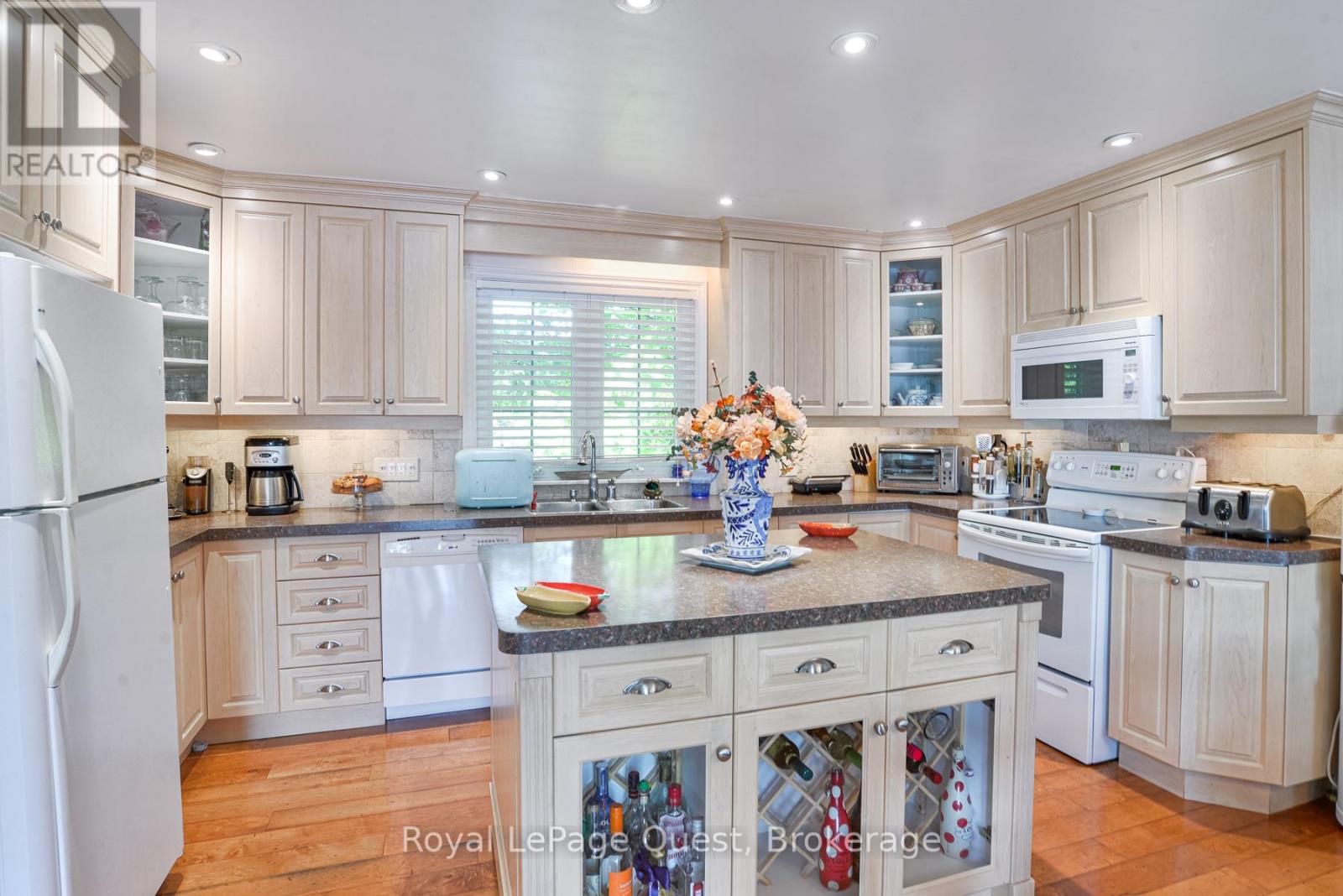 1 Island 4sr, Gravenhurst, Ontario  P0E 1G0 - Photo 16 - X12187655