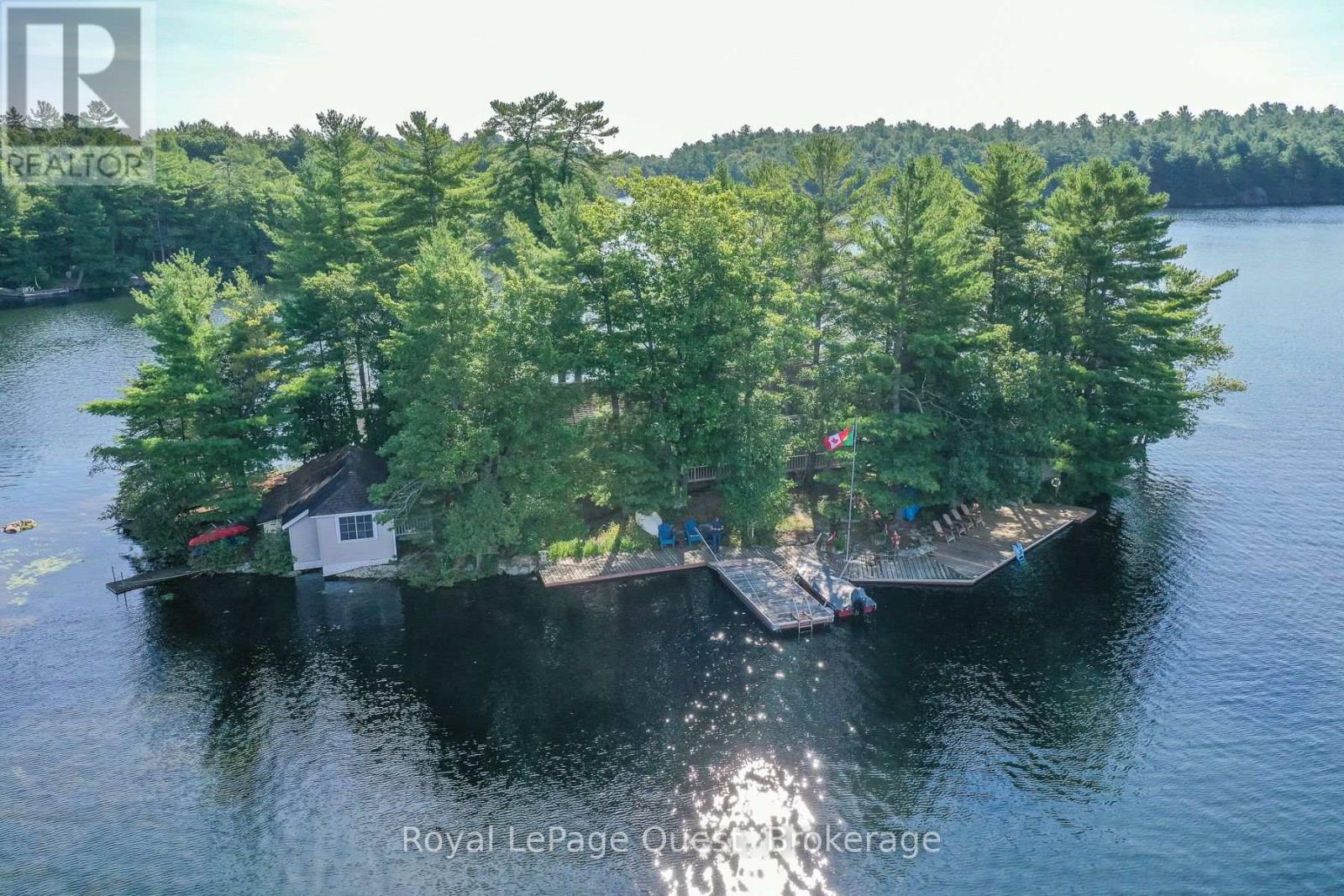 1 Island 4sr, Gravenhurst, Ontario  P0E 1G0 - Photo 2 - X12187655