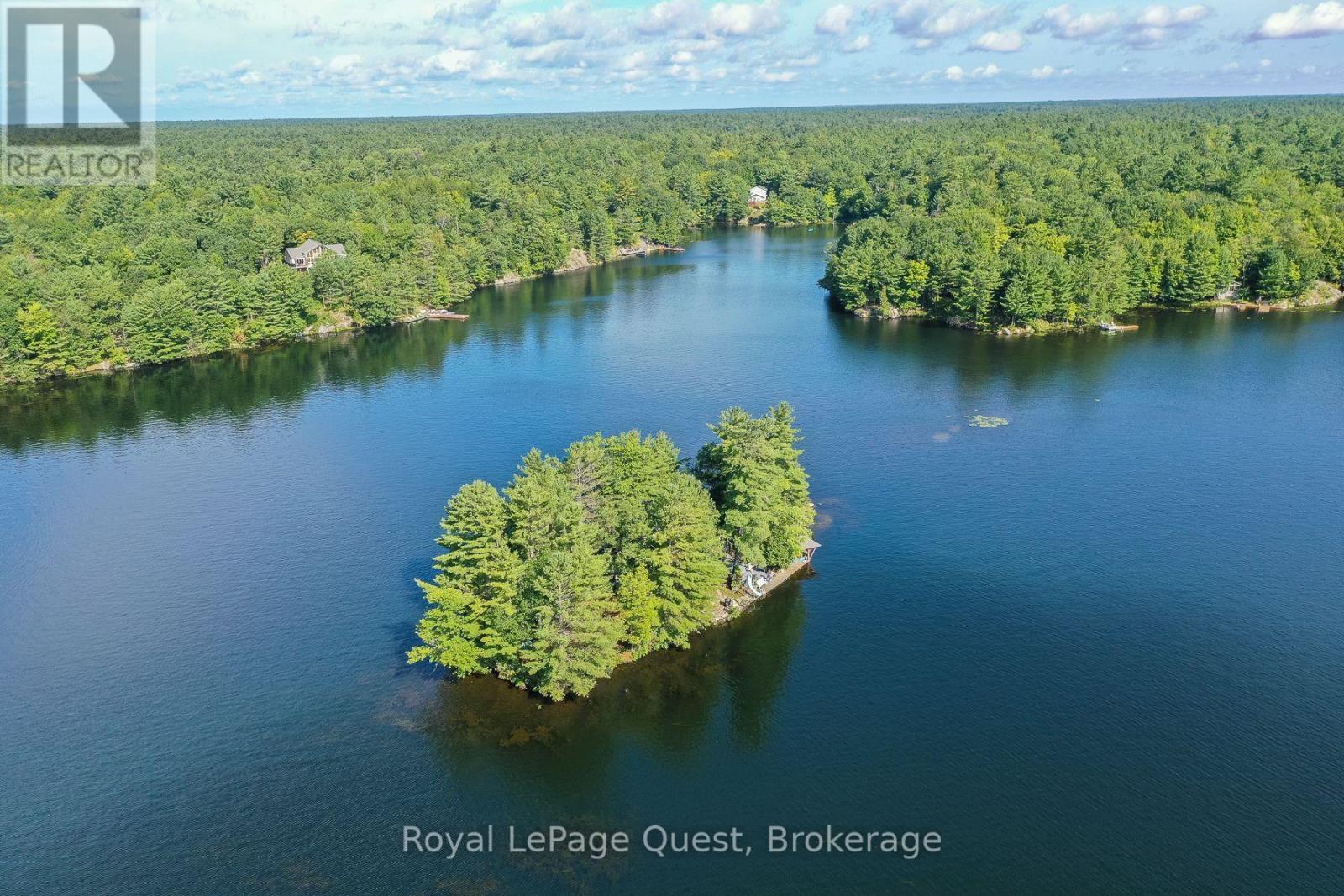 1 Island 4sr, Gravenhurst, Ontario  P0E 1G0 - Photo 3 - X12187655
