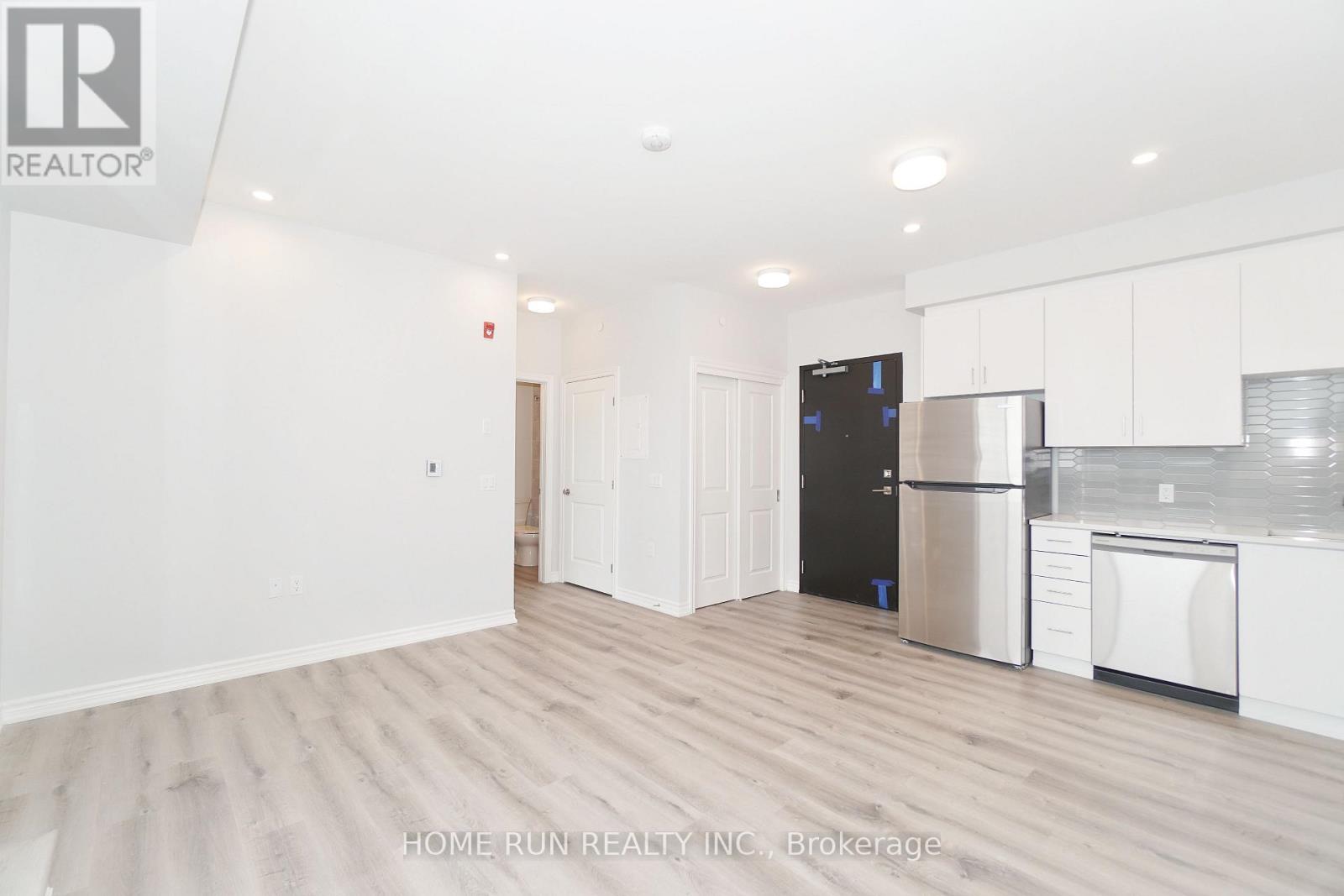 511 - 1350 Hemlock Road, Ottawa, Ontario  K1K 5C2 - Photo 3 - X12187638