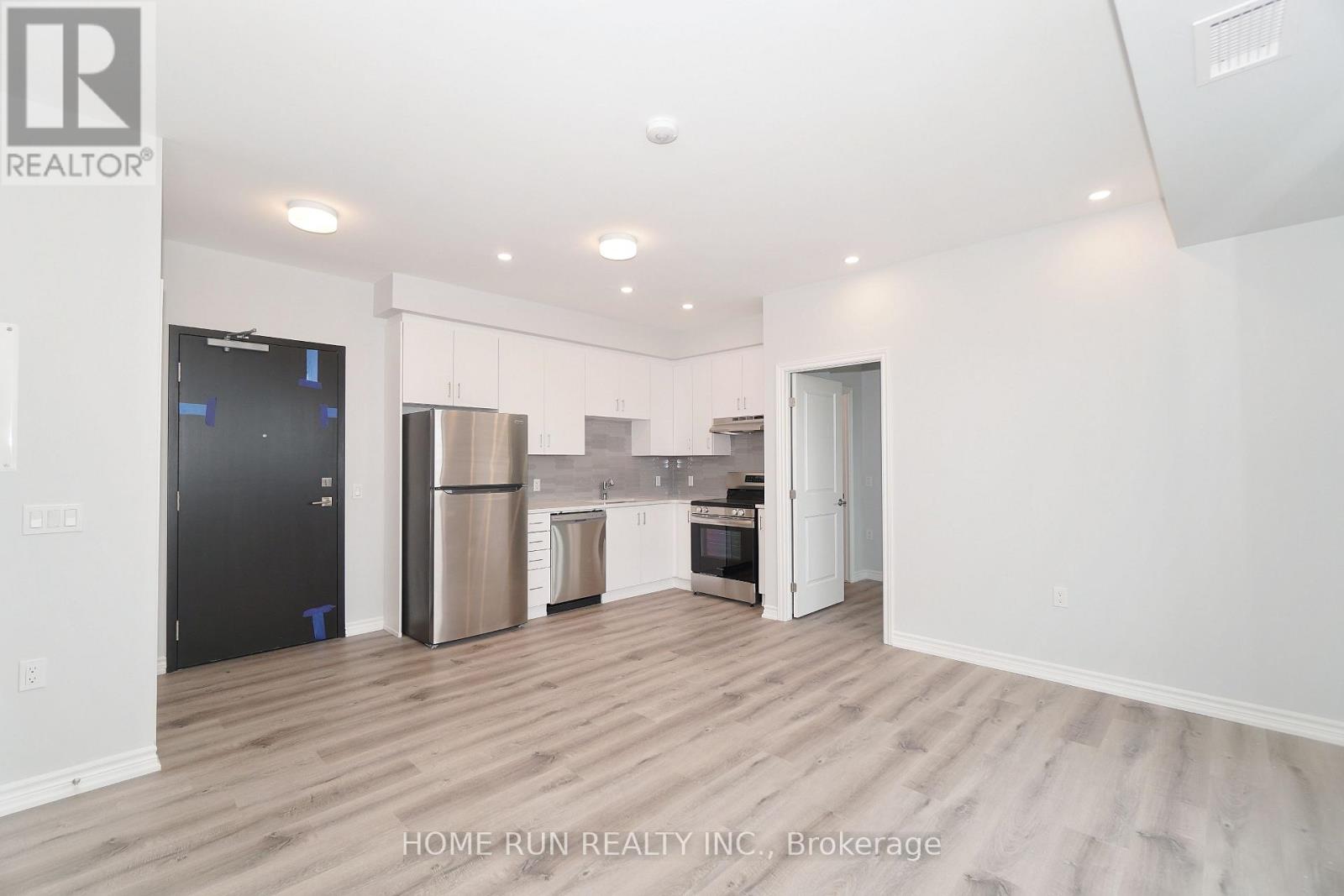 511 - 1350 Hemlock Road, Ottawa, Ontario  K1K 5C2 - Photo 4 - X12187638