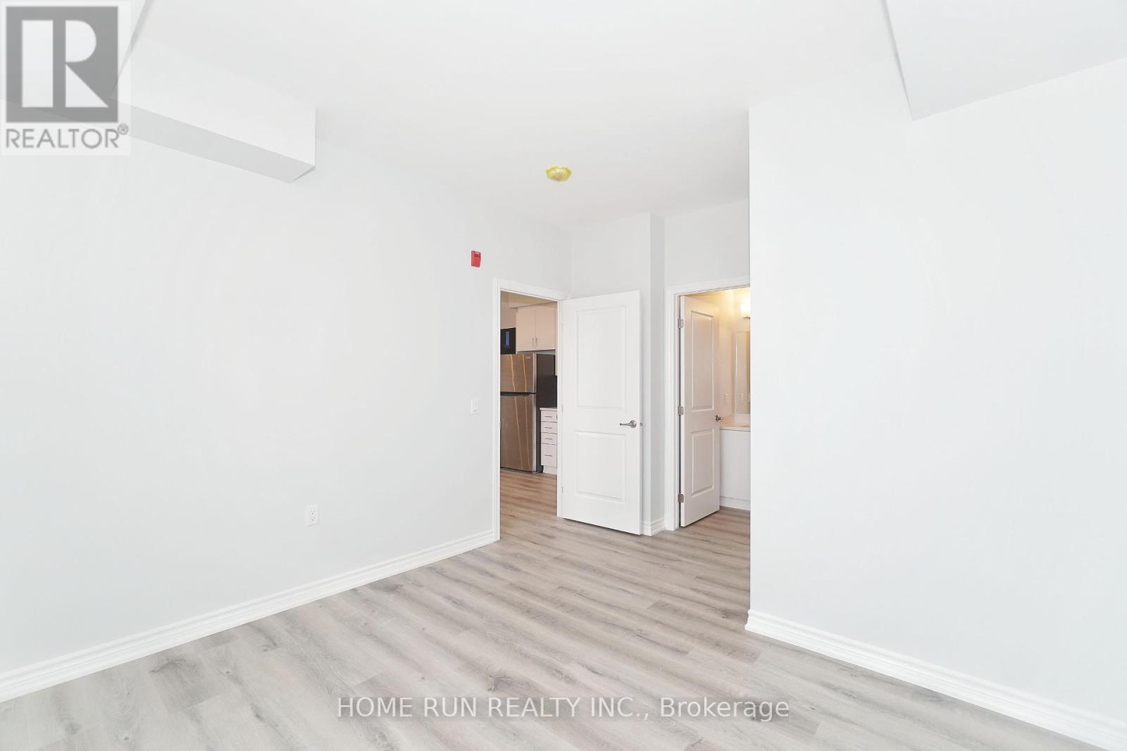 511 - 1350 Hemlock Road, Ottawa, Ontario  K1K 5C2 - Photo 8 - X12187638