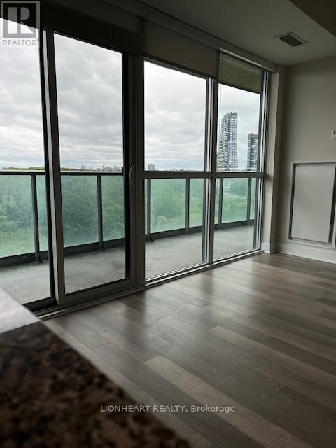 704 - 35 Brian Peck Crescent, Toronto, Ontario  M4G 0A5 - Photo 1 - C12187649