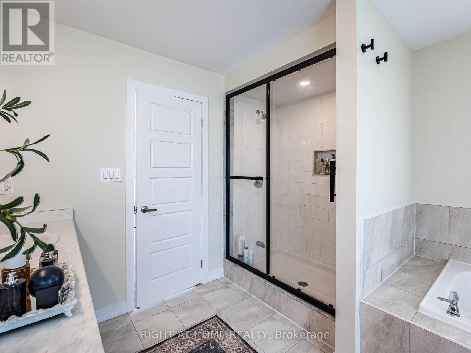 2 Castro Lane, Haldimand, Ontario  N3W 0G9 - Photo 32 - X12187663