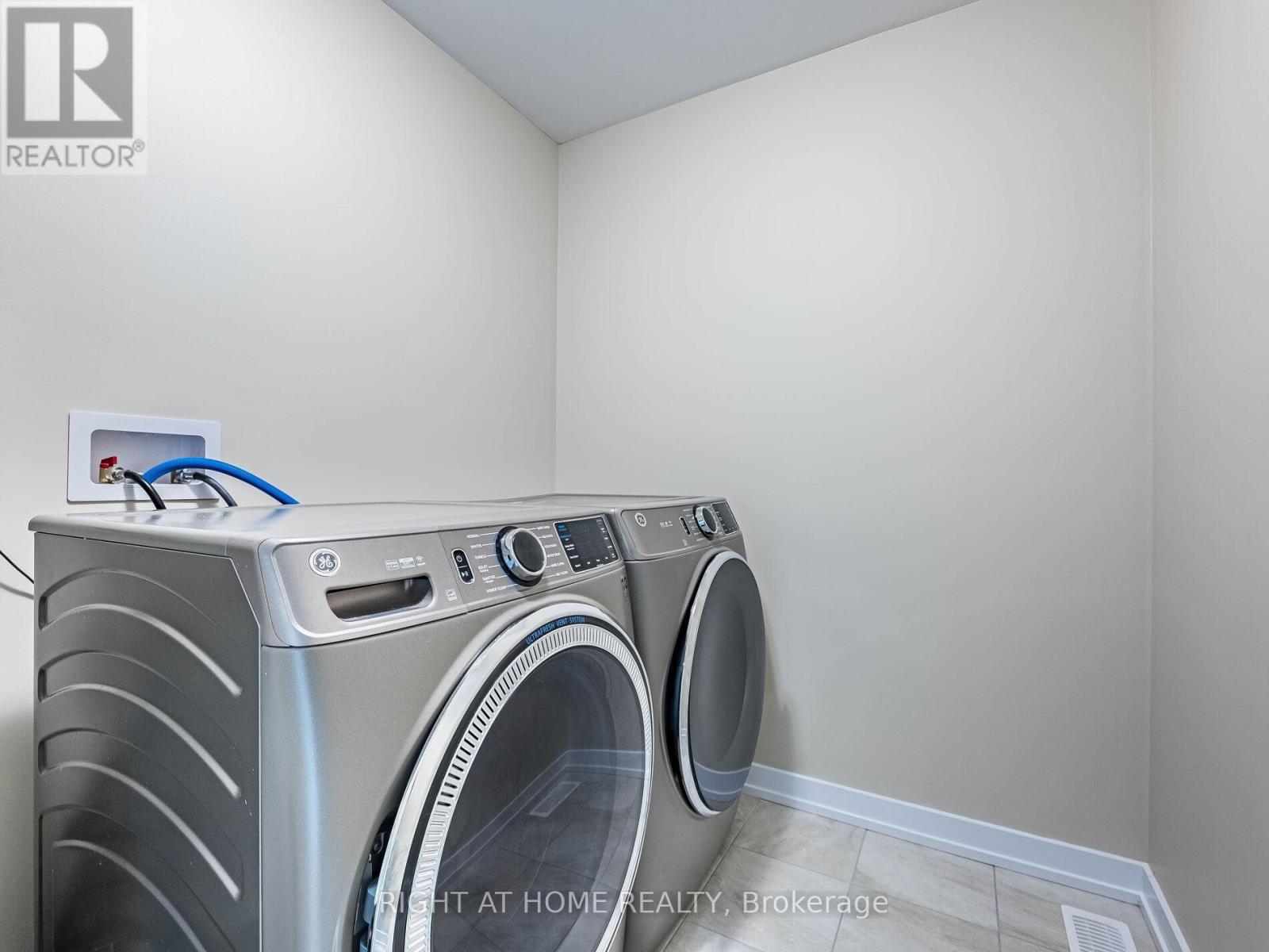 2 Castro Lane, Haldimand, Ontario  N3W 0G9 - Photo 42 - X12187663