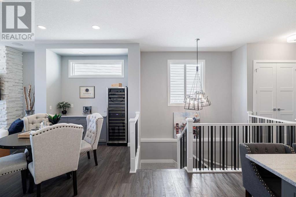21 Crestridge Bay Sw, Calgary, Alberta  T3B 6H2 - Photo 7 - A2217438