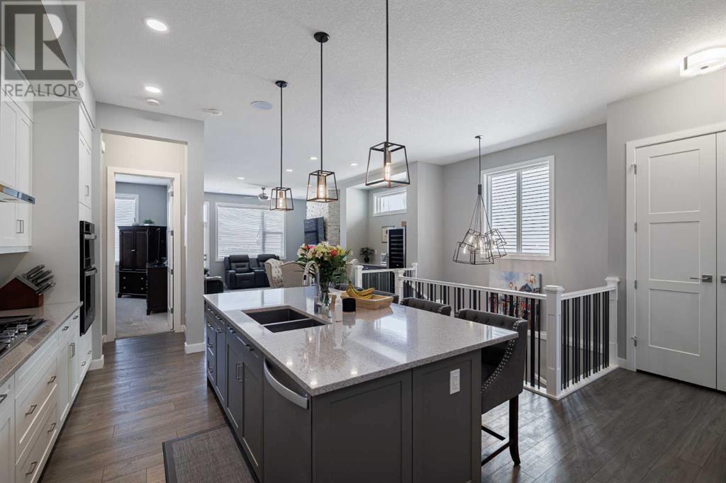 21 Crestridge Bay Sw, Calgary, Alberta  T3B 6H2 - Photo 6 - A2217438