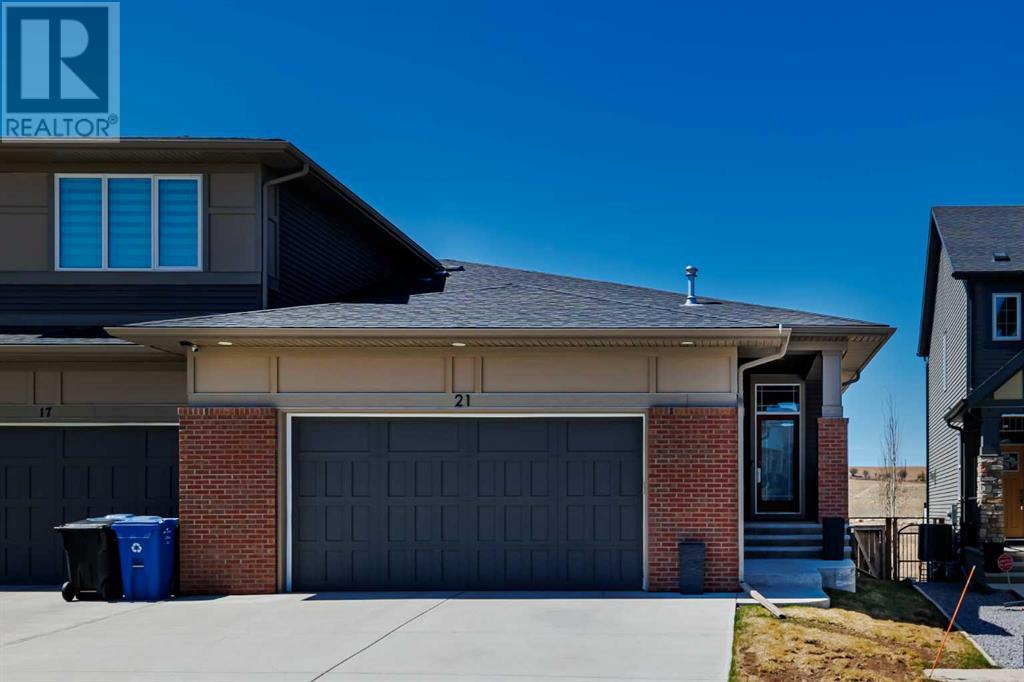 Property at 21 Crestridge Bay SW image 1