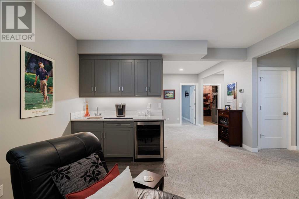 21 Crestridge Bay Sw, Calgary, Alberta  T3B 6H2 - Photo 28 - A2217438