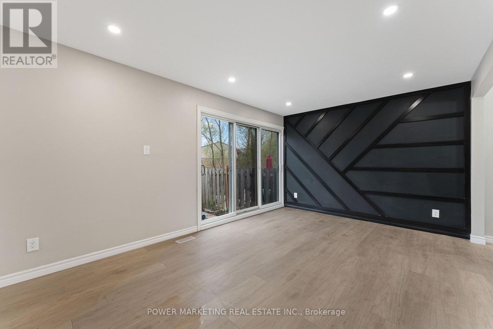 1566 Feather Lane, Ottawa, Ontario  K1T 1V4 - Photo 11 - X12187669