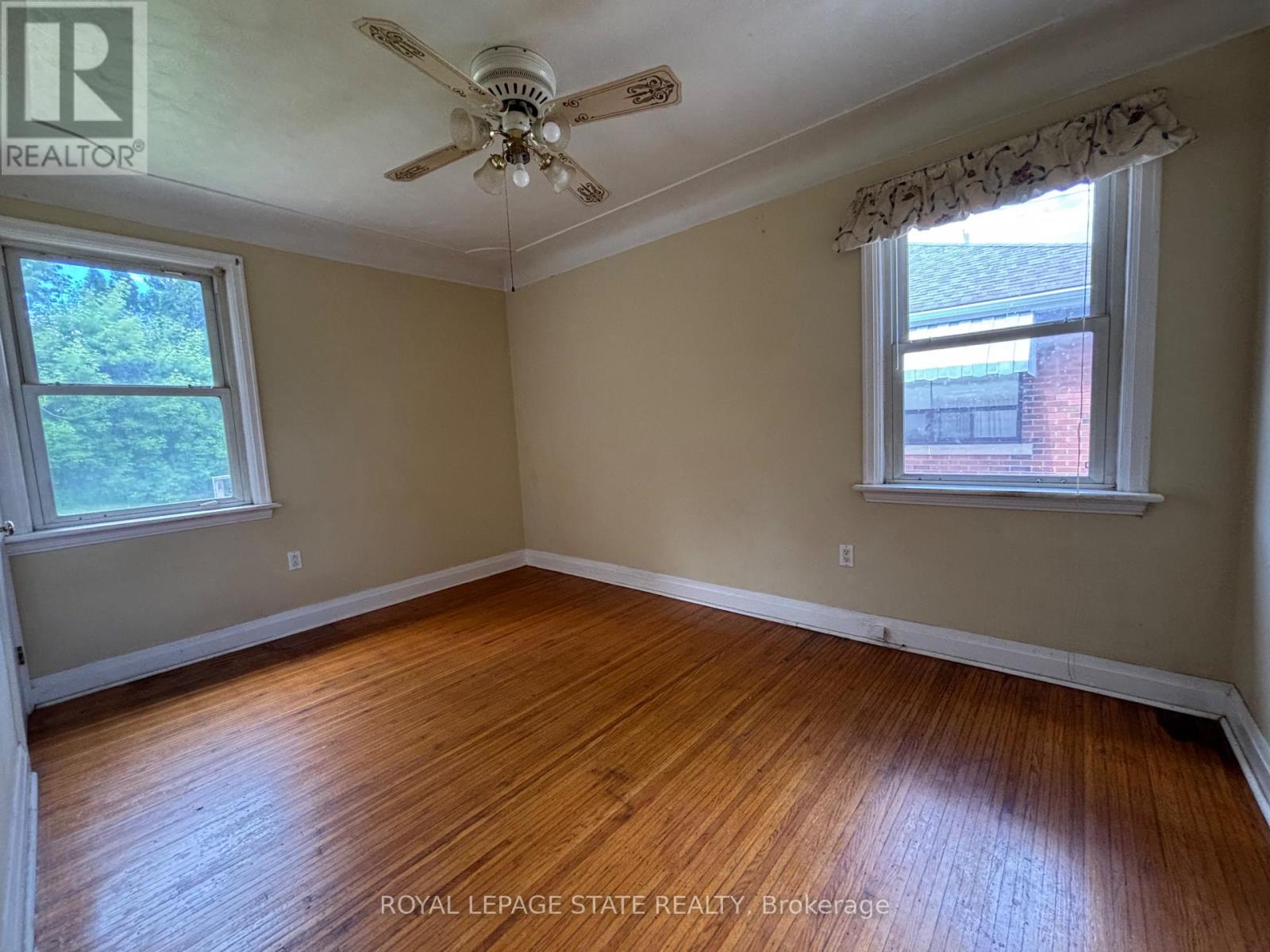 521 Mary Street, Hamilton, Ontario  L8L 4X6 - Photo 3 - X12172828