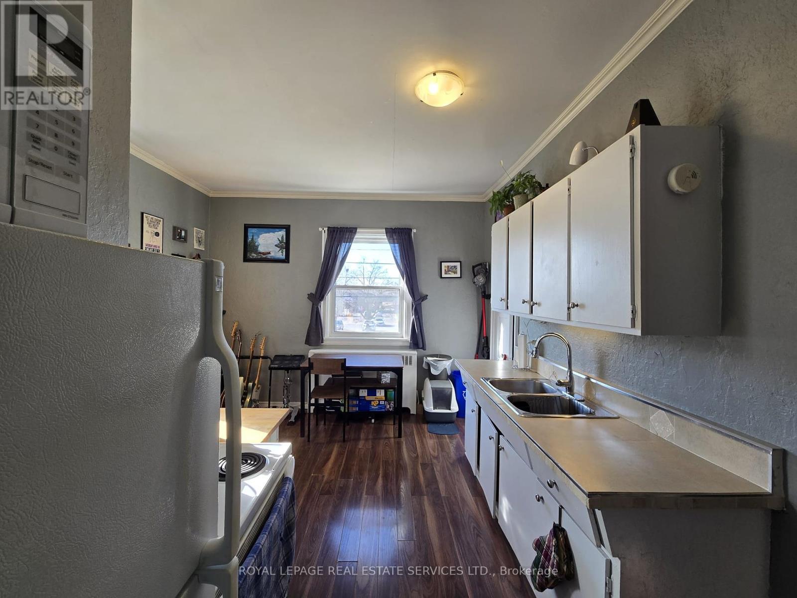2 - 36 Plains Road W, Burlington, Ontario  L7T 0E9 - Photo 3 - W12187665