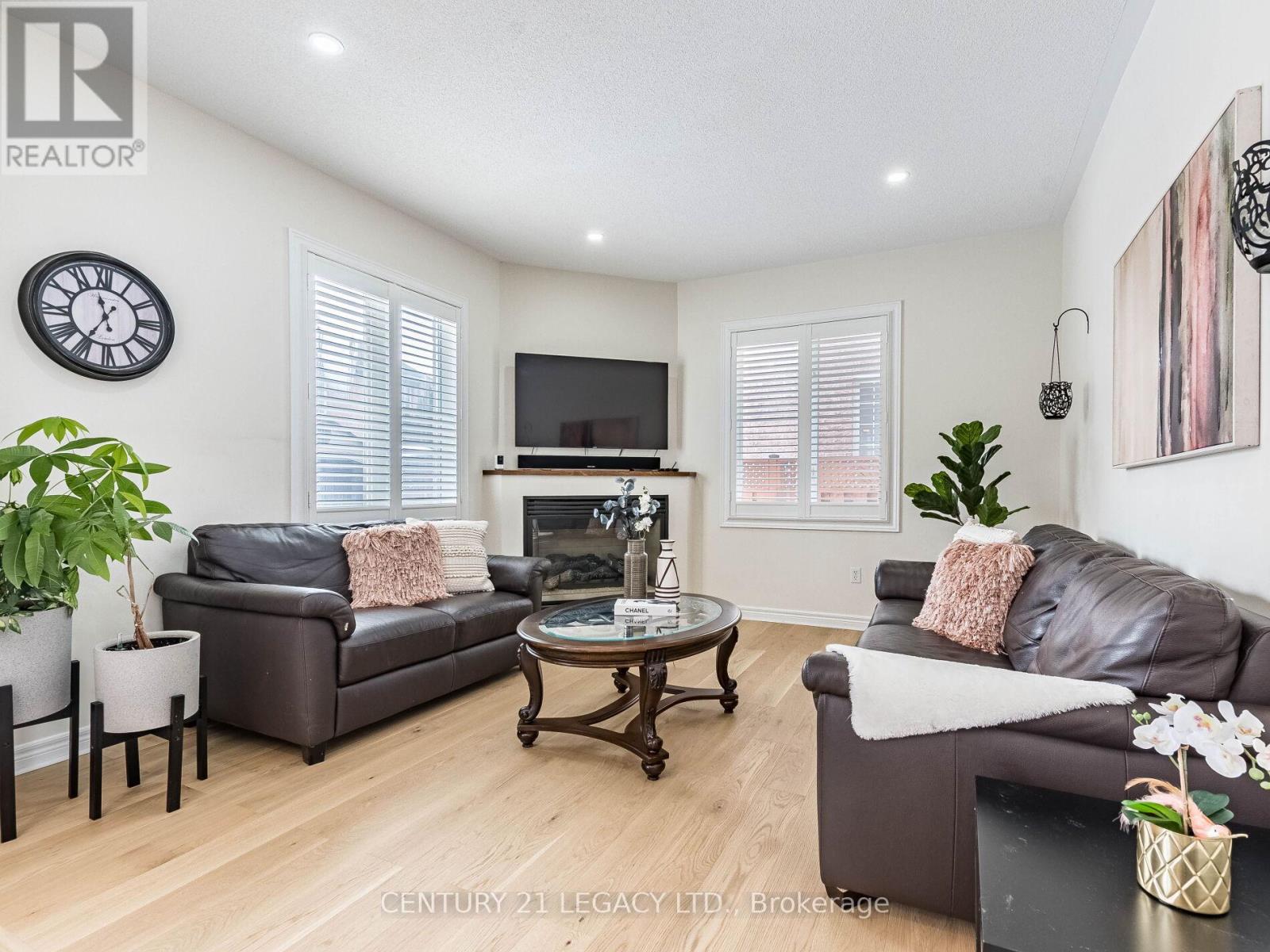 3 Bowsfield Drive, Brampton (Vales Of Castlemore), Ontario  L6P 1C8 - Photo 8 - W12187671