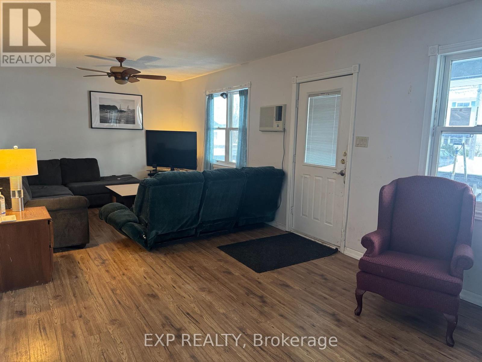 612 Romaine Street, Peterborough Central (South), Ontario  K9J 2E4 - Photo 2 - X12187675