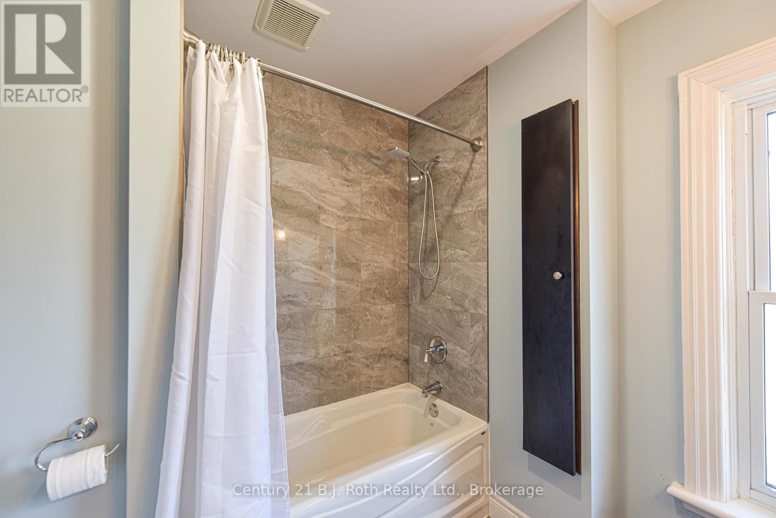 33 Sussex Street S, Kawartha Lakes, Ontario  K9V 3E7 - Photo 36 - X12187694