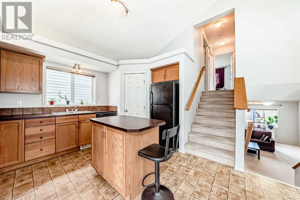 Property at 61 Everglen Way SW image 4