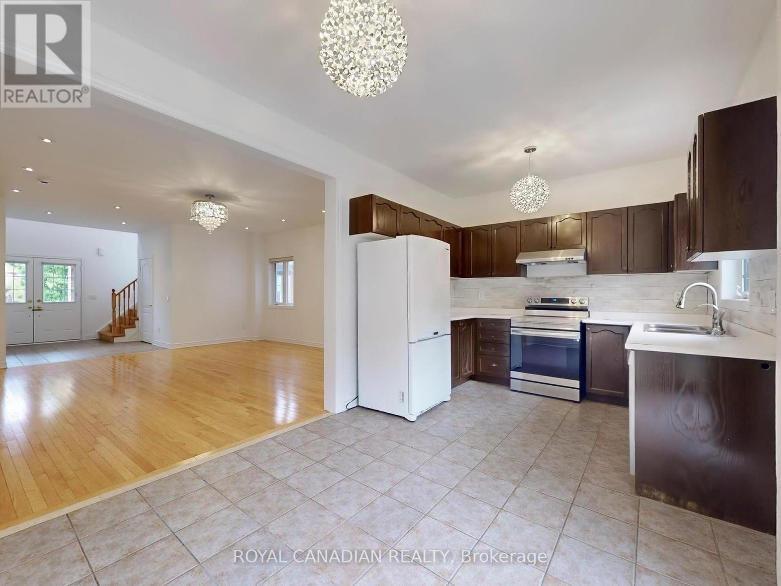 38 Hammersly Boulevard, Markham, Ontario  L6E 0H6 - Photo 12 - N12187727