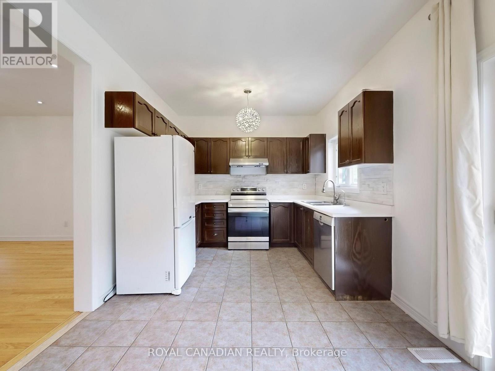 38 Hammersly Boulevard, Markham, Ontario  L6E 0H6 - Photo 13 - N12187727