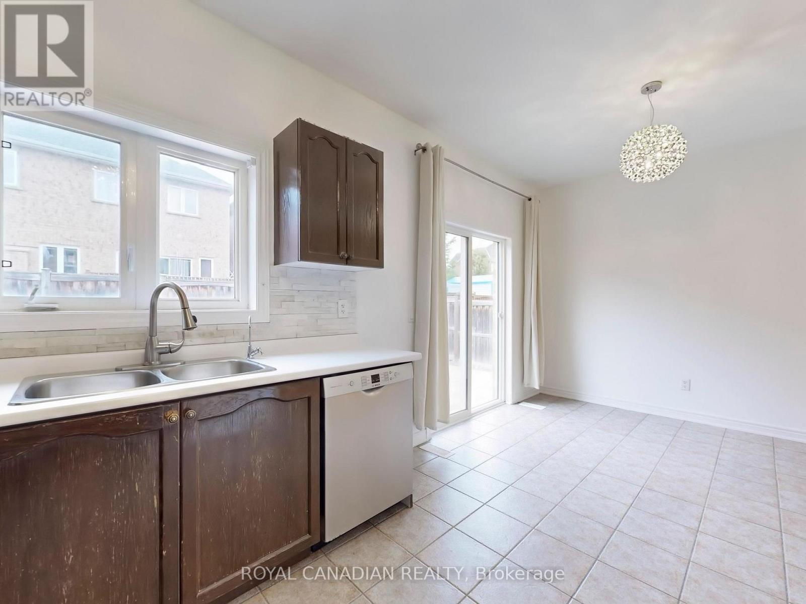 38 Hammersly Boulevard, Markham, Ontario  L6E 0H6 - Photo 14 - N12187727