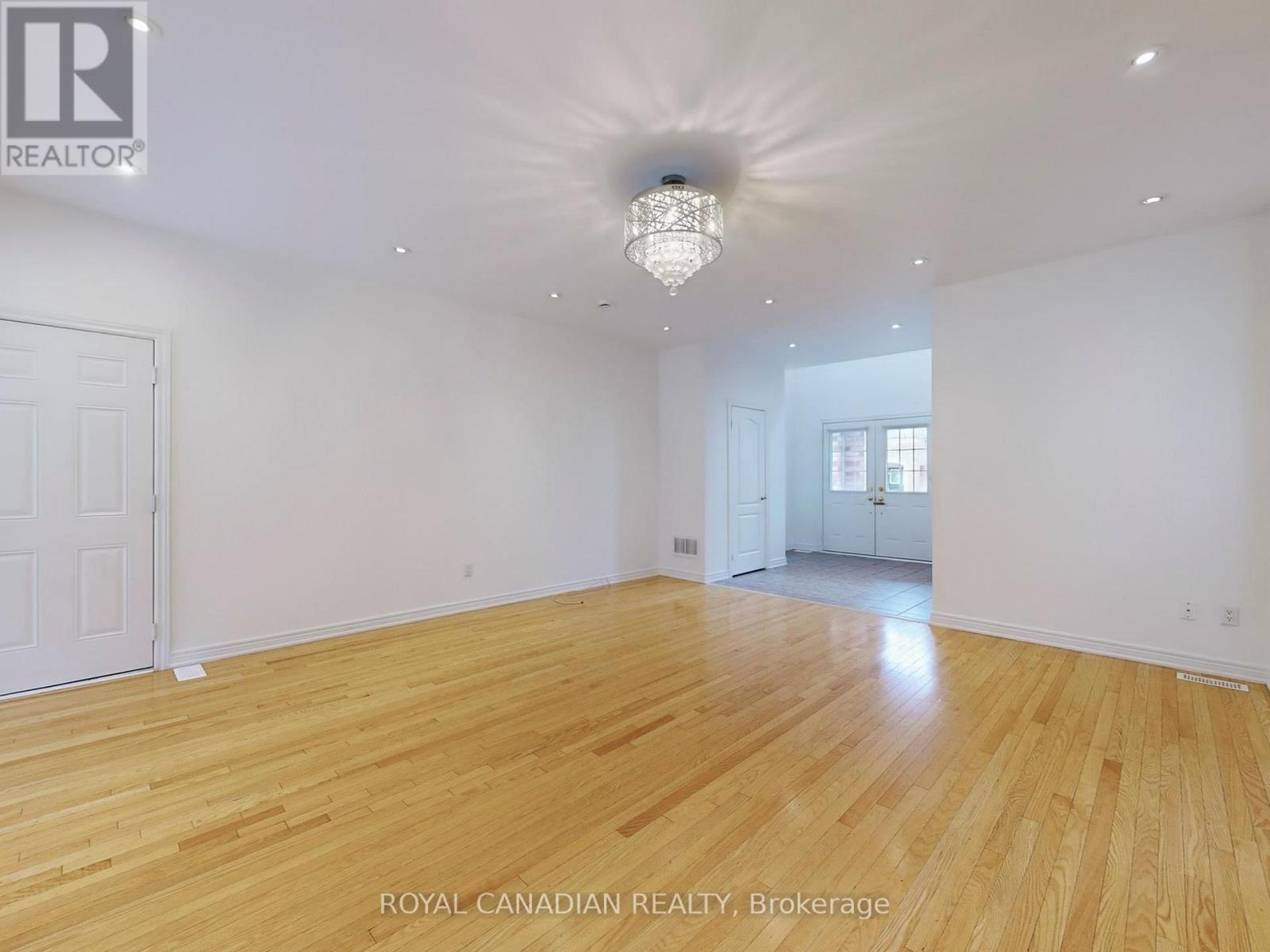38 Hammersly Boulevard, Markham, Ontario  L6E 0H6 - Photo 9 - N12187727