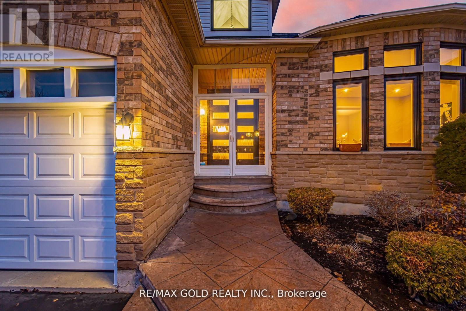 12 Vista View Court, Caledon, Ontario  L7C 1E1 - Photo 5 - W12187696