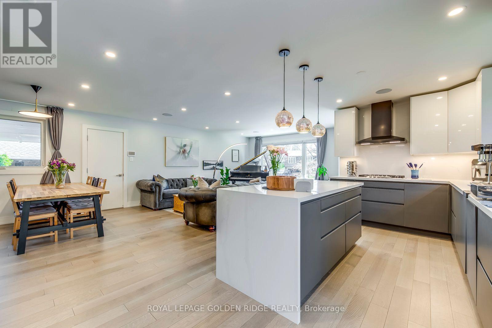 2220 Elmhurst Avenue, Oakville, Ontario  L6J 5G7 - Photo 5 - W12187699