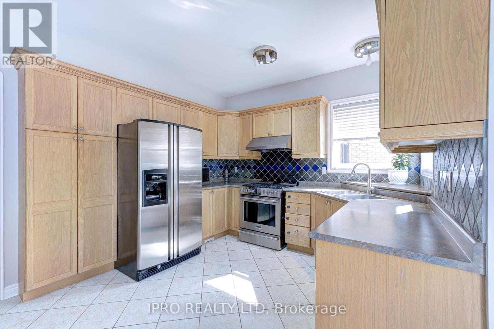 21 Trailview Lane, Caledon, Ontario  L7E 2V7 - Photo 10 - W12098458