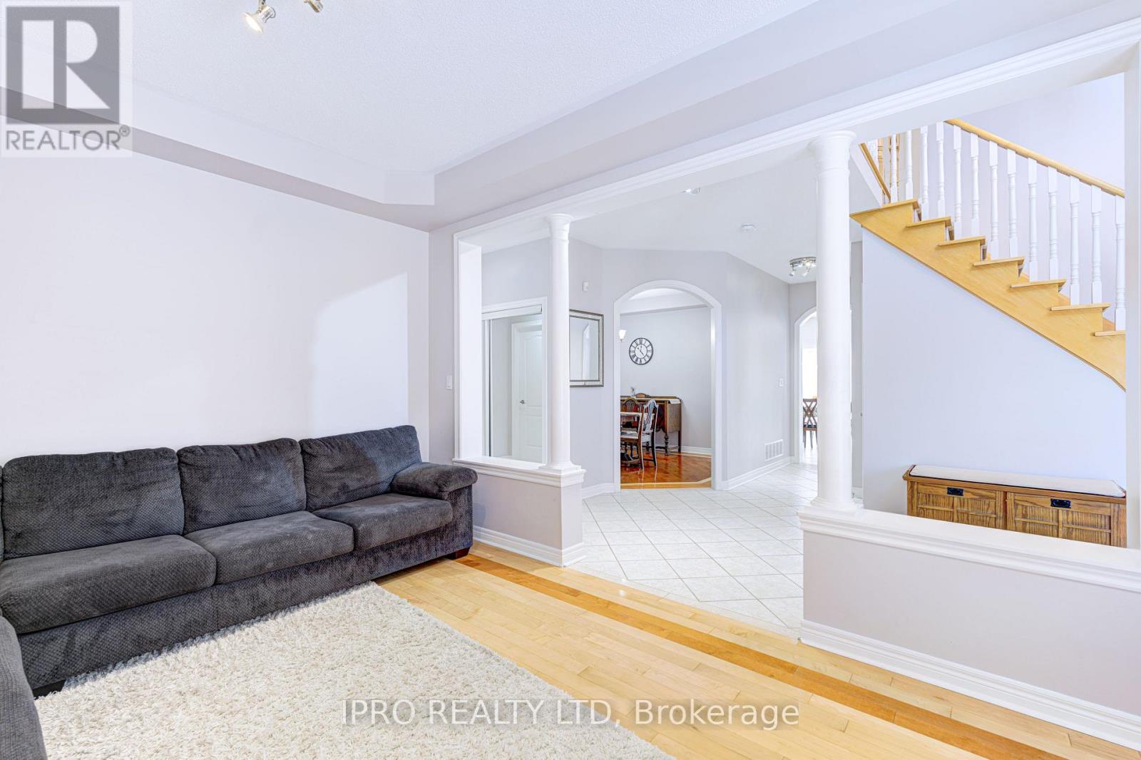 21 Trailview Lane, Caledon, Ontario  L7E 2V7 - Photo 5 - W12098458