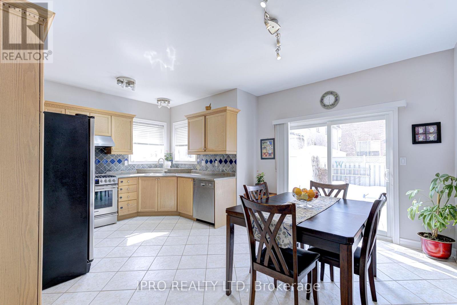 21 Trailview Lane, Caledon, Ontario  L7E 2V7 - Photo 8 - W12098458