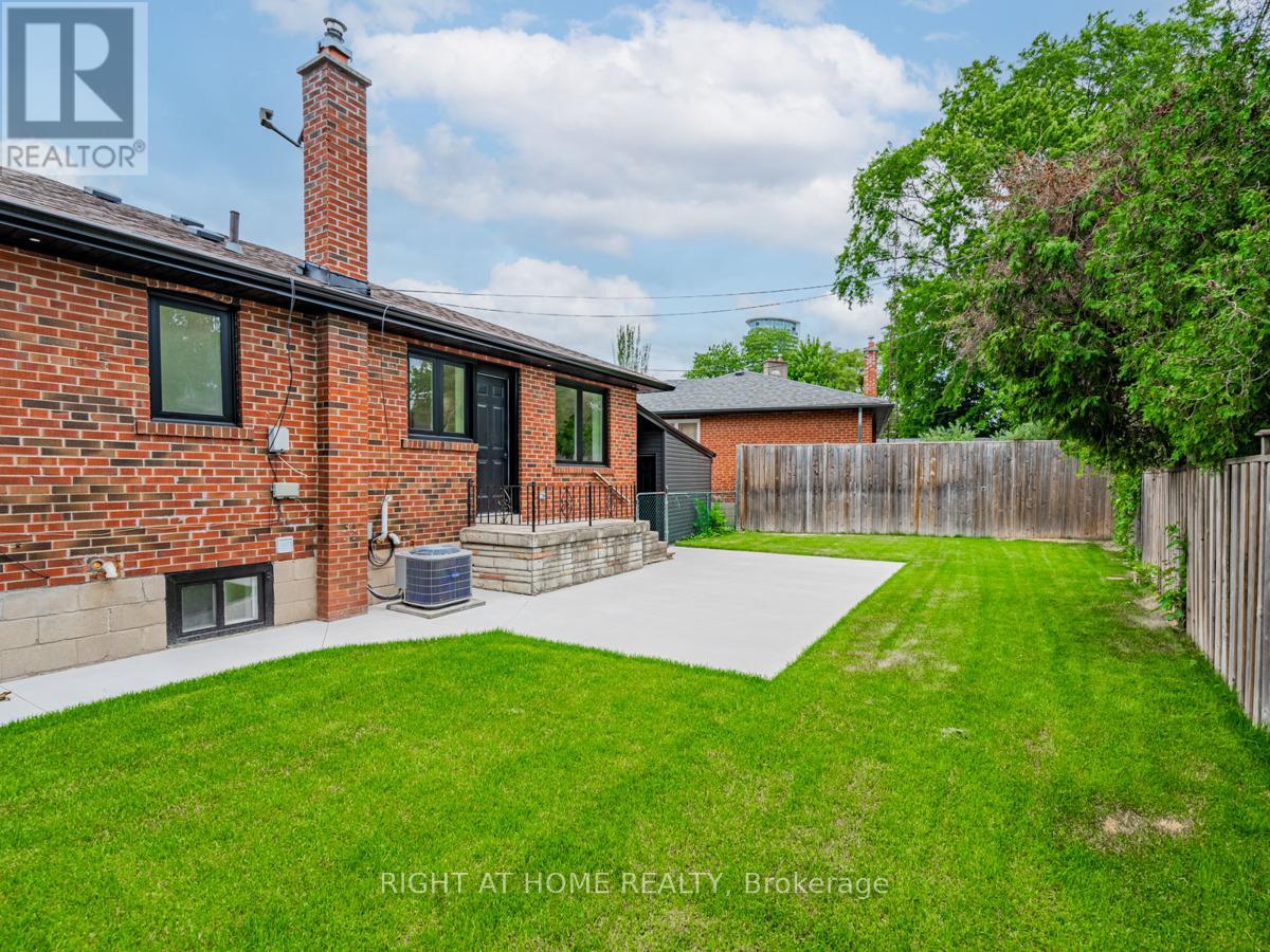 3 Rollins Place, Toronto, Ontario  M9B 3Y4 - Photo 33 - W12166624