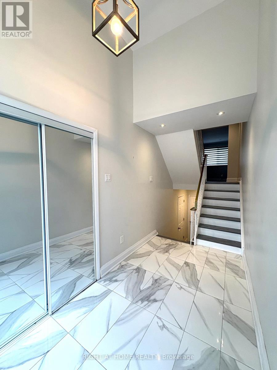5473 Schueller Cres Crescent, Burlington, Ontario  L7L 3T1 - Photo 2 - W12186759