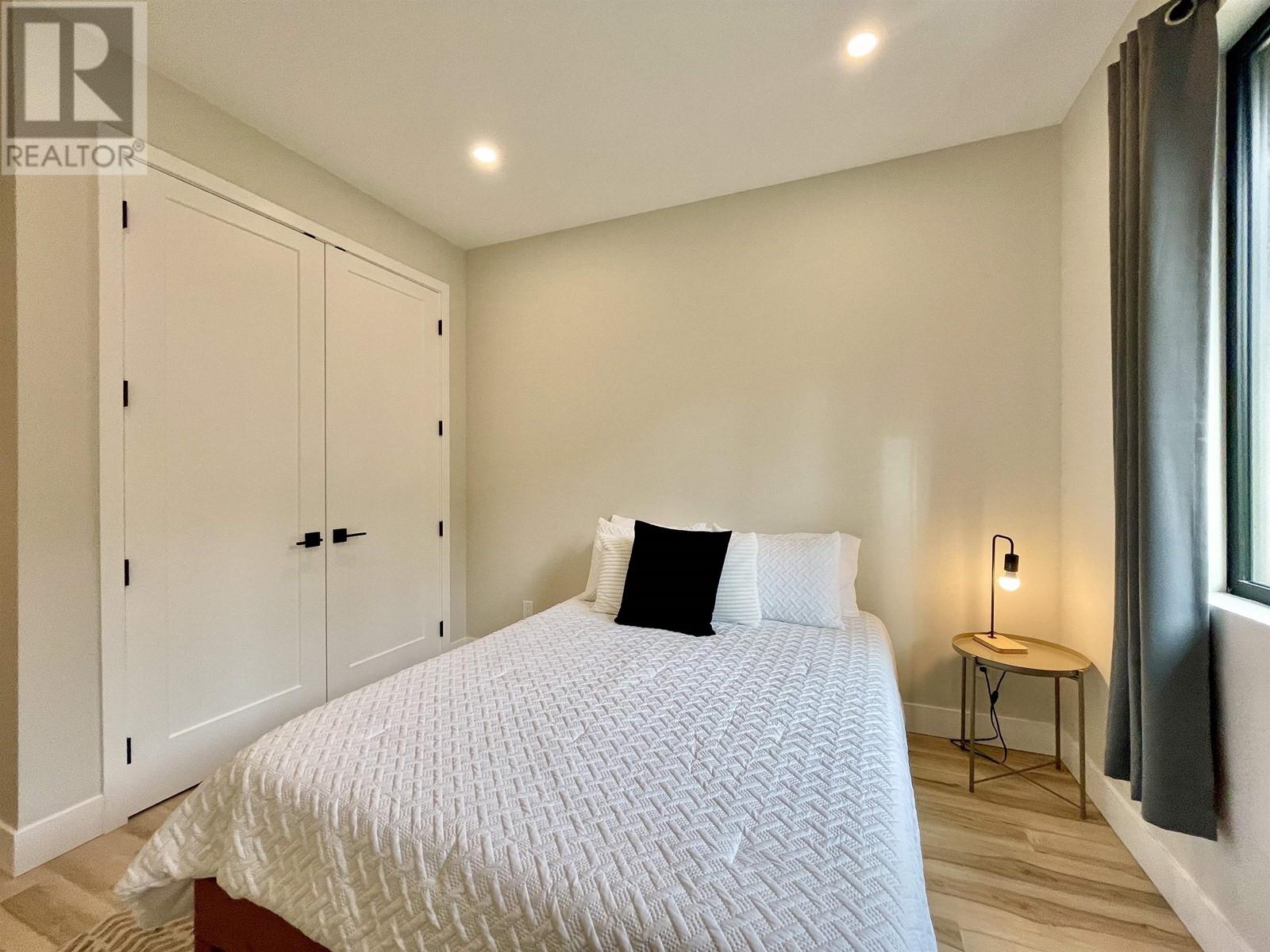 11122 Sunshine Coast Highway, Halfmoon Bay, British Columbia  V7Z 1B9 - Photo 12 - R3009518