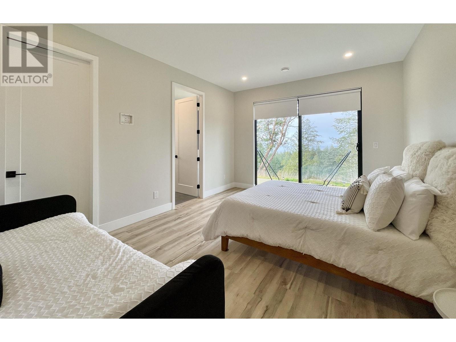 11122 Sunshine Coast Highway, Halfmoon Bay, British Columbia  V7Z 1B9 - Photo 13 - R3009518