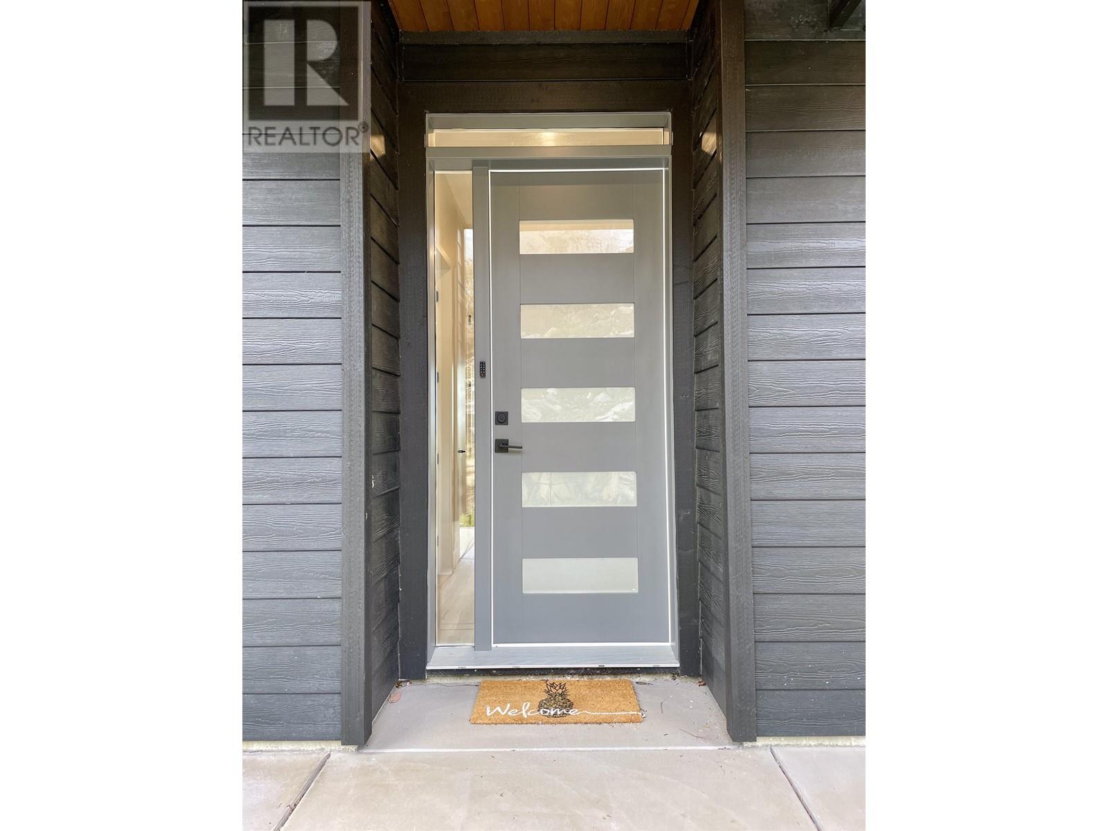 Property at 11122 SUNSHINE COAST HIGHWAY image 2