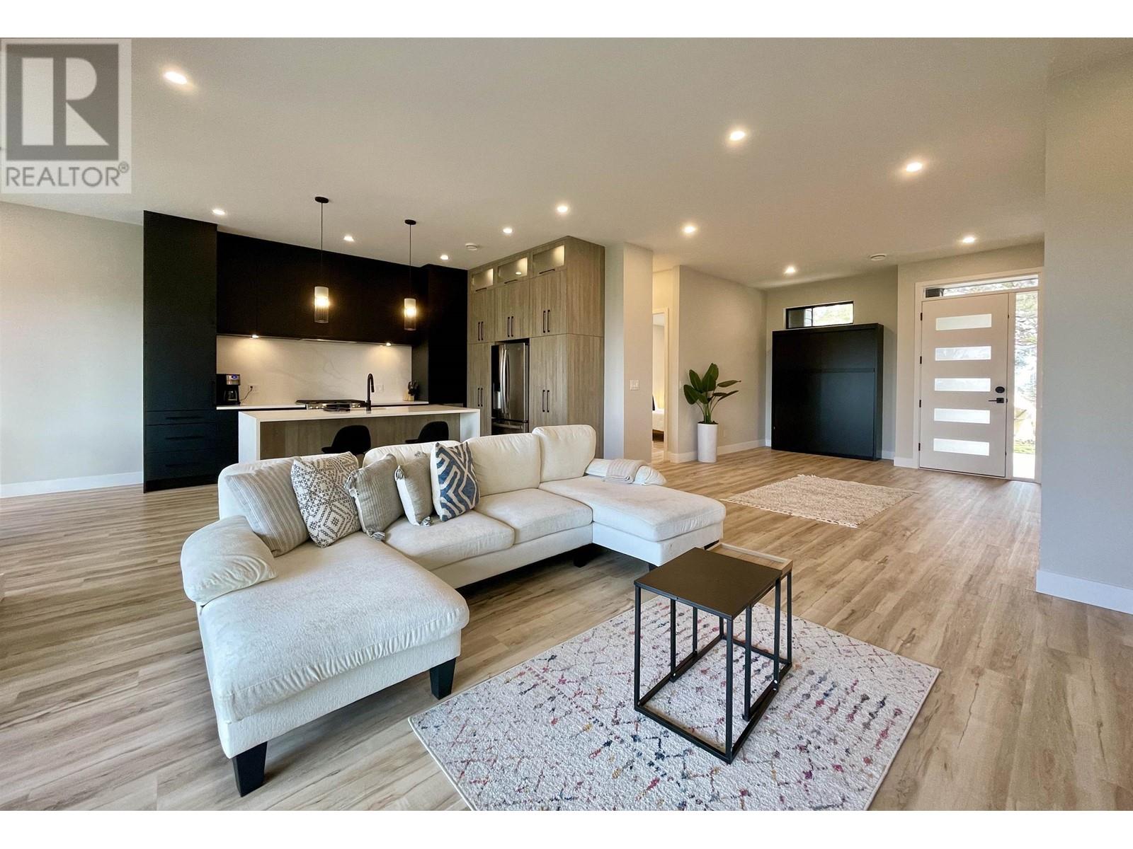 Property at 11122 SUNSHINE COAST HIGHWAY image 5