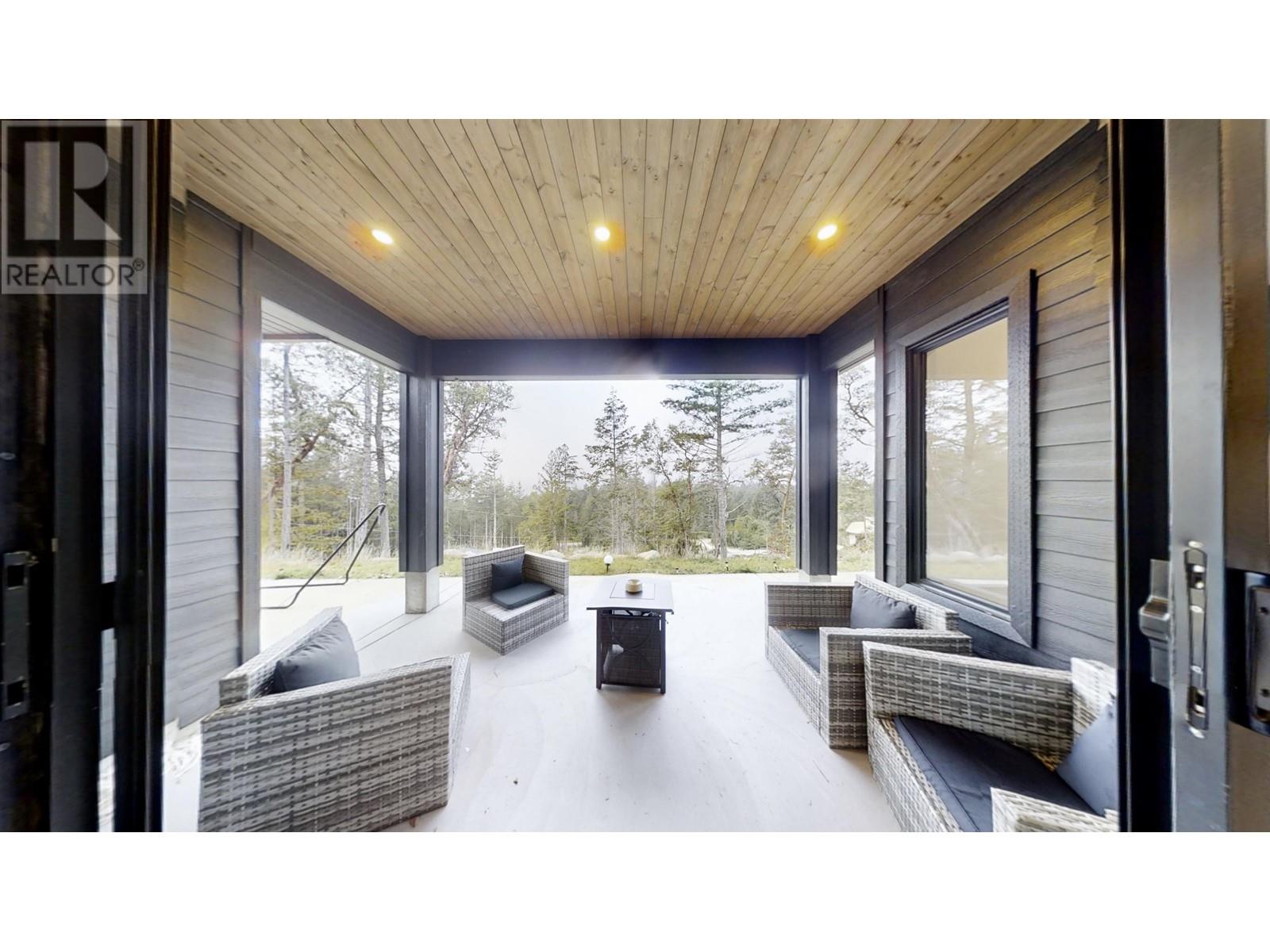 11122 Sunshine Coast Highway, Halfmoon Bay, British Columbia  V7Z 1B9 - Photo 5 - R3009518