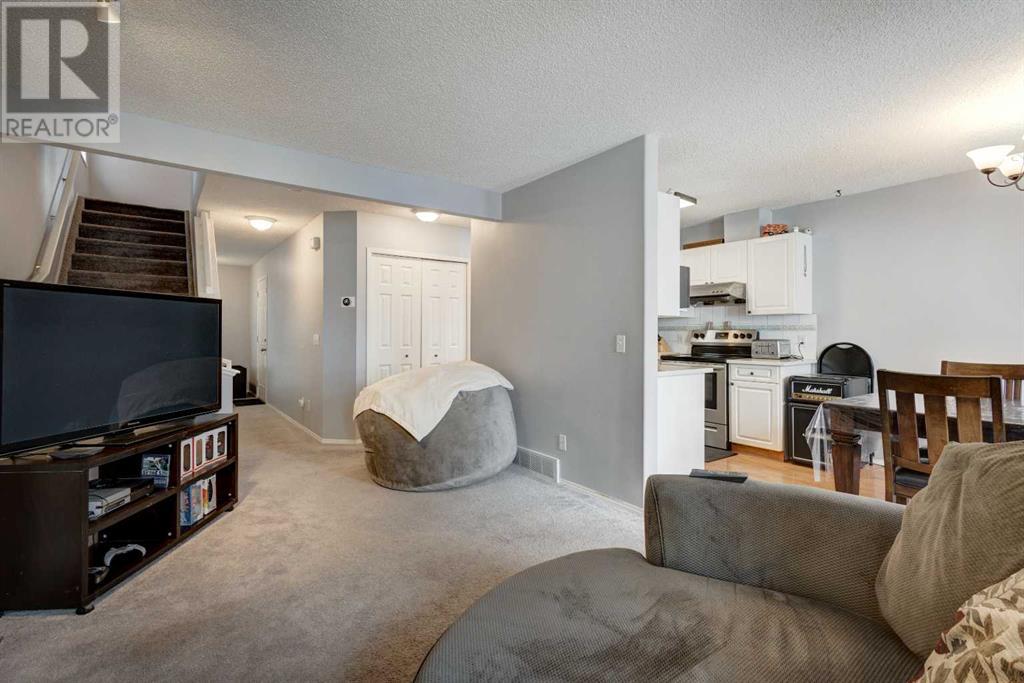 52 Beddington Gardens Ne, Calgary, Alberta  T3K 4N9 - Photo 4 - A2219596