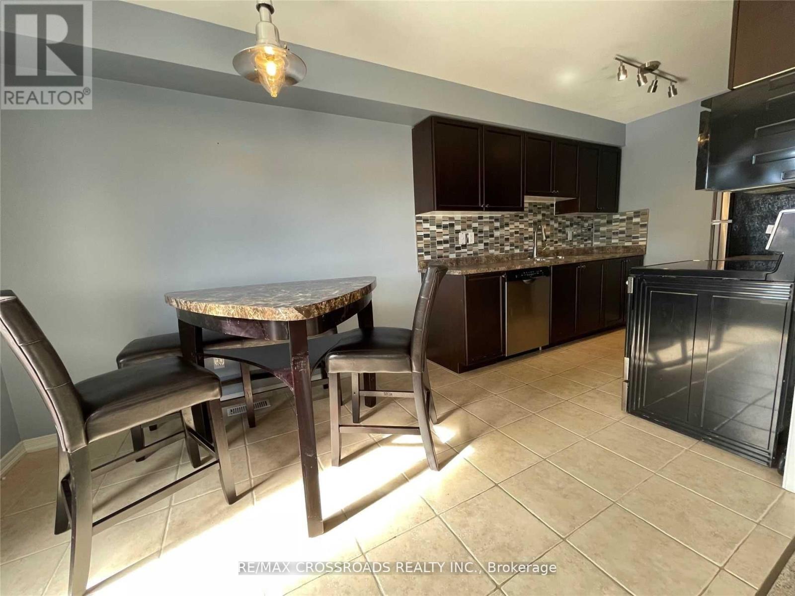 1405 Benson Street, Innisfil, Ontario  L9S 0C7 - Photo 3 - N12187761