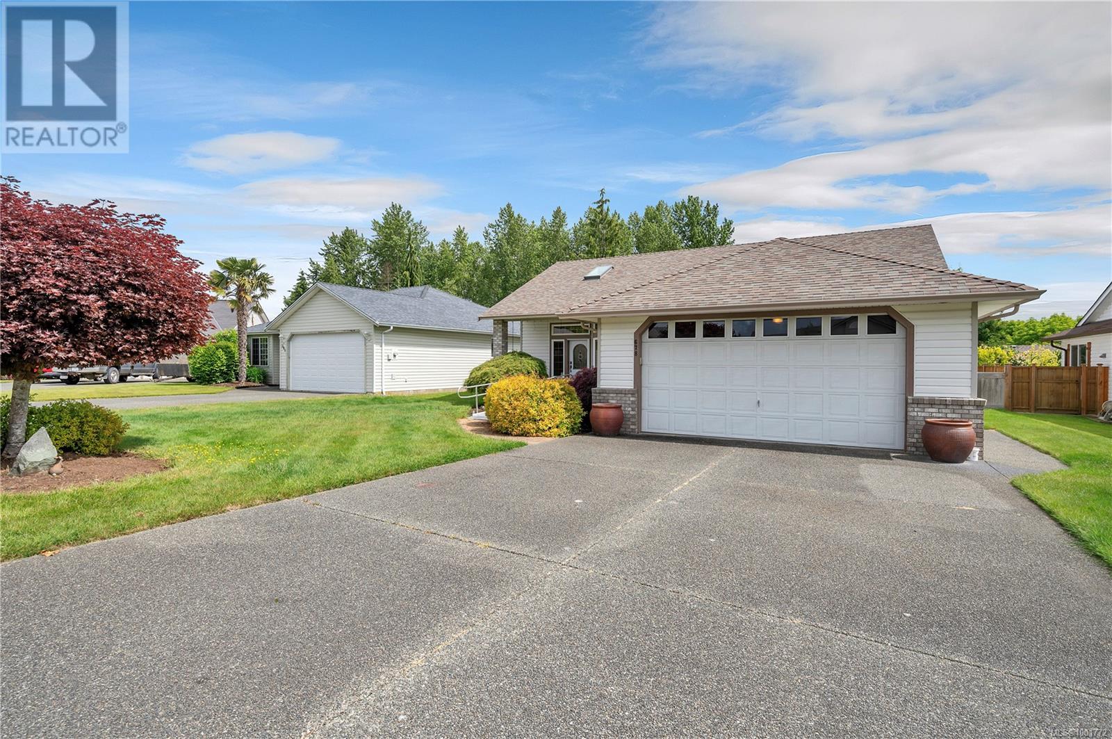 Property at 678 Baker Pl image 3