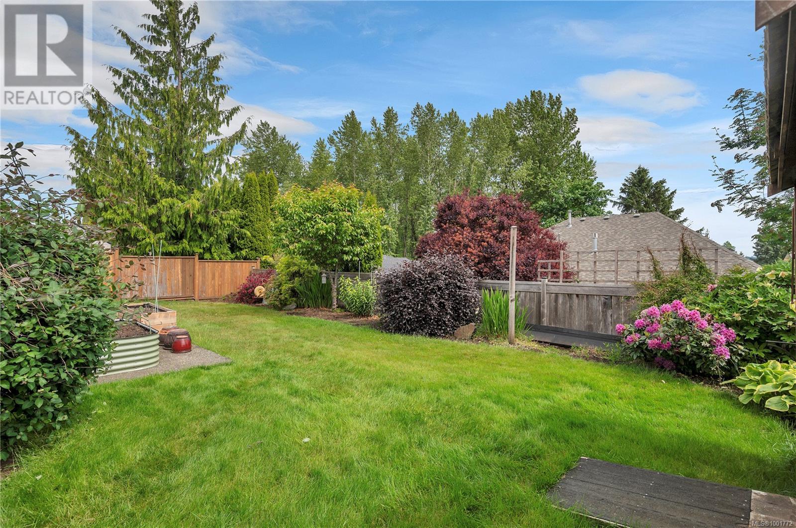 Property at 678 Baker Pl image 4