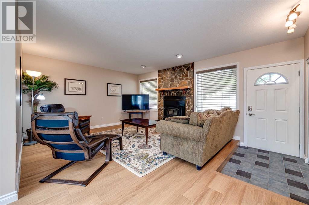 Property at 136 MCLEVIN Crescent image 4
