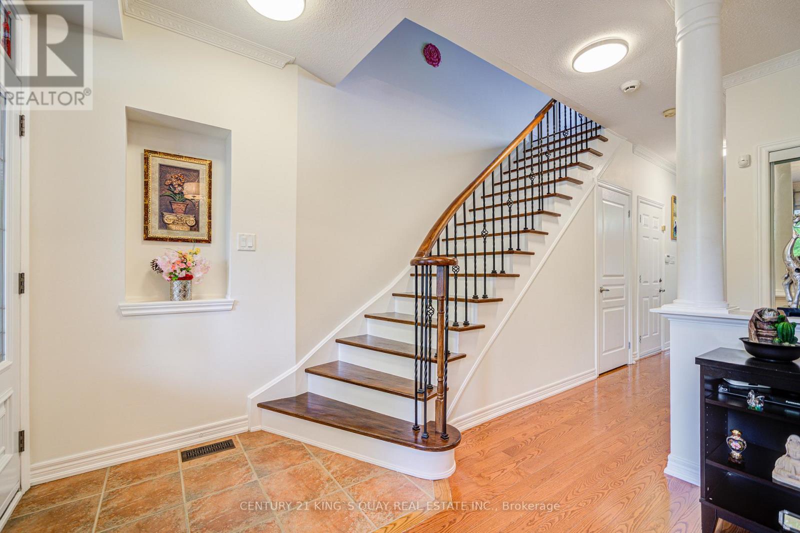 40 Pexton Avenue, Richmond Hill, Ontario  L4E 4Y4 - Photo 9 - N12187353