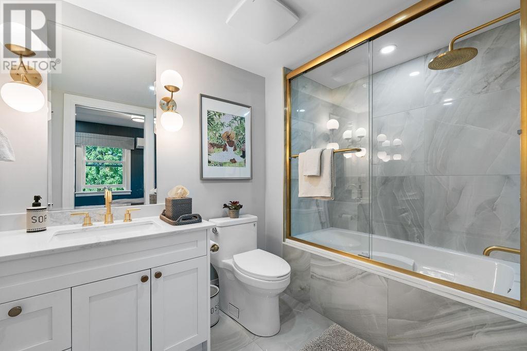 Listing Picture 18 of 38 : 1110 W 15TH AVENUE, Vancouver / 溫哥華 - 魯藝地產 Yvonne Lu Group - MLS Medallion Club Member