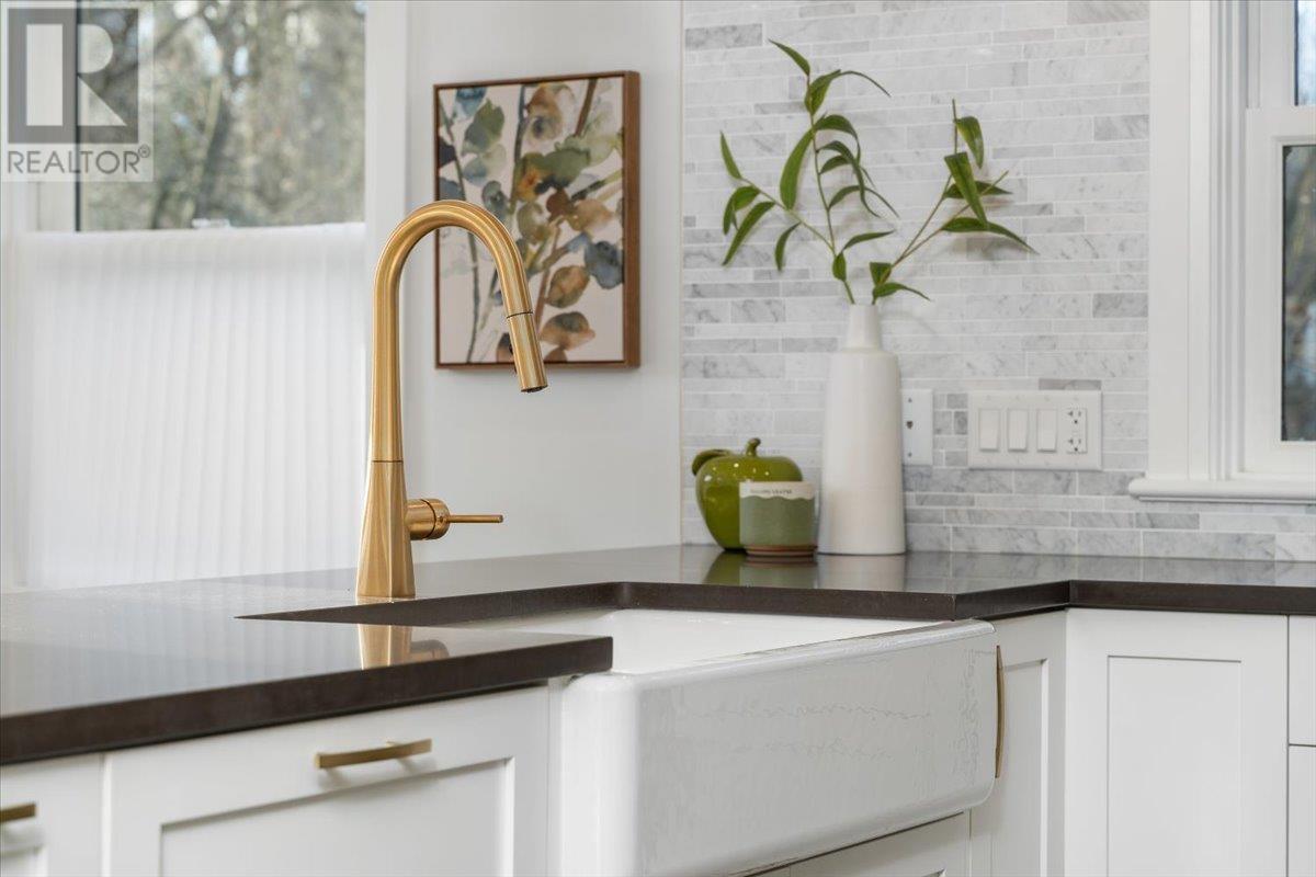 Listing Picture 11 of 38 : 1110 W 15TH AVENUE, Vancouver / 溫哥華 - 魯藝地產 Yvonne Lu Group - MLS Medallion Club Member