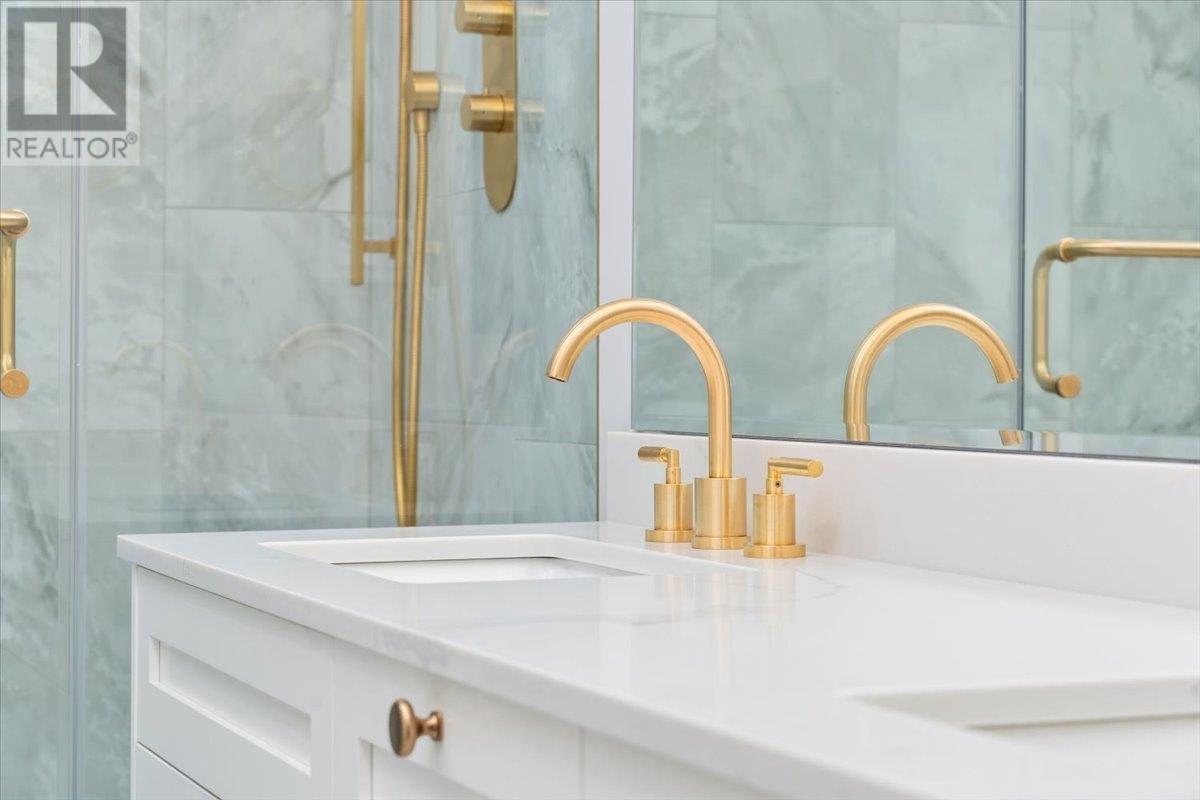 Listing Picture 26 of 38 : 1110 W 15TH AVENUE, Vancouver / 溫哥華 - 魯藝地產 Yvonne Lu Group - MLS Medallion Club Member