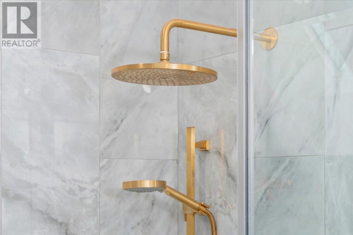 Listing Picture 27 of 38 : 1110 W 15TH AVENUE, Vancouver / 溫哥華 - 魯藝地產 Yvonne Lu Group - MLS Medallion Club Member