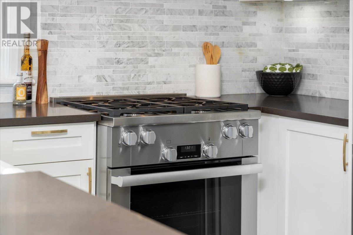 Listing Picture 10 of 38 : 1110 W 15TH AVENUE, Vancouver / 溫哥華 - 魯藝地產 Yvonne Lu Group - MLS Medallion Club Member