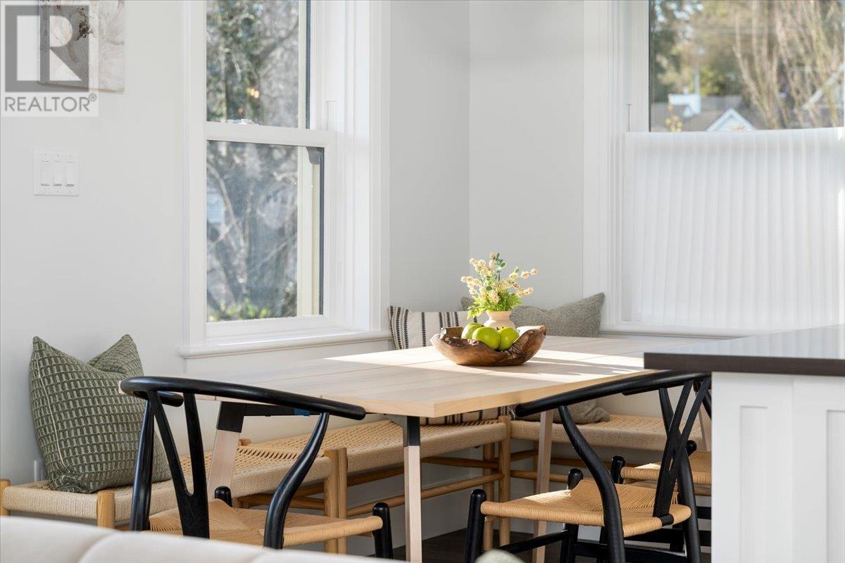 Listing Picture 12 of 38 : 1110 W 15TH AVENUE, Vancouver / 溫哥華 - 魯藝地產 Yvonne Lu Group - MLS Medallion Club Member